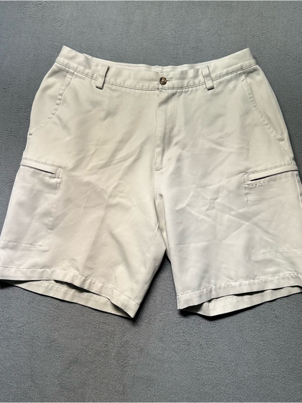 IZOD Golf Mens 34 Cargo Shorts Khaki Performance Outdoor Utility Hiking EUC